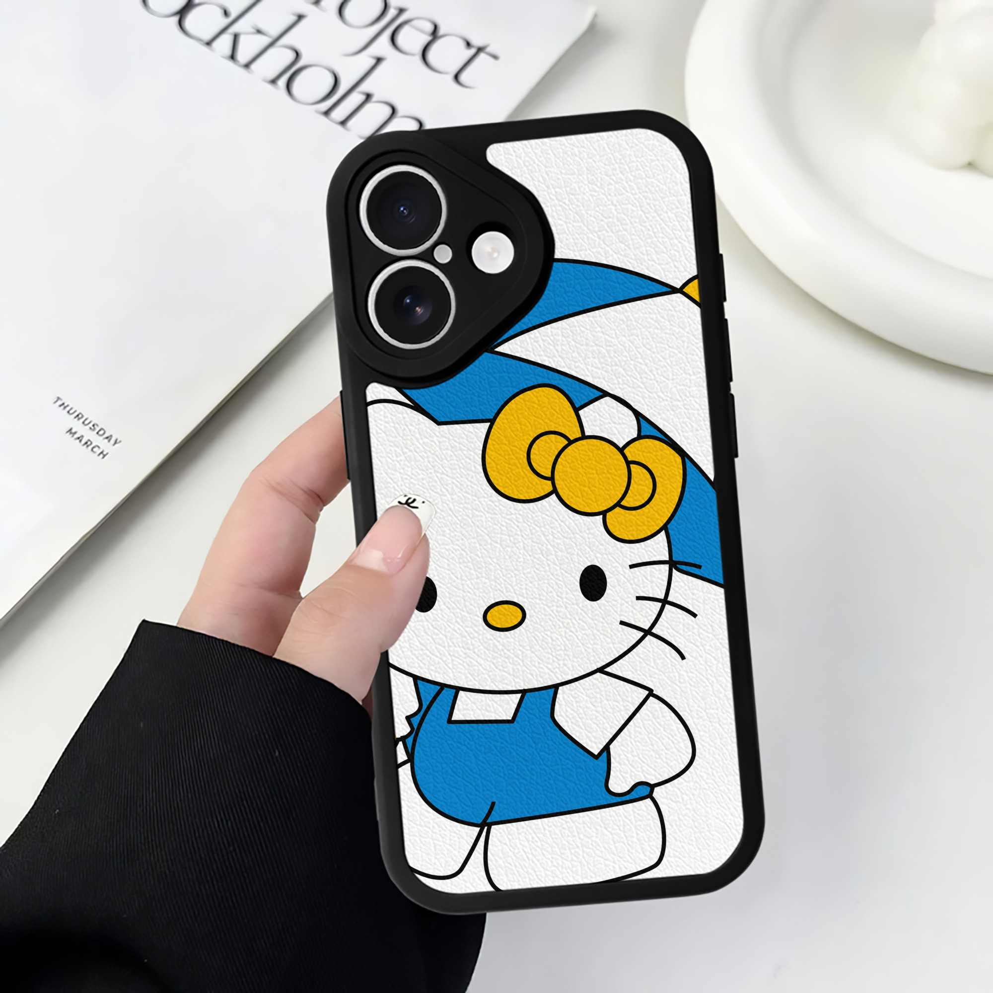（画像用） Hello Kitty ハローキティ 【iPhone 16シリーズ対応】シリコンスマホケース（レザー調） 材質：シリコン